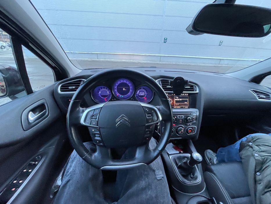 Vând CITROEN C4 2011