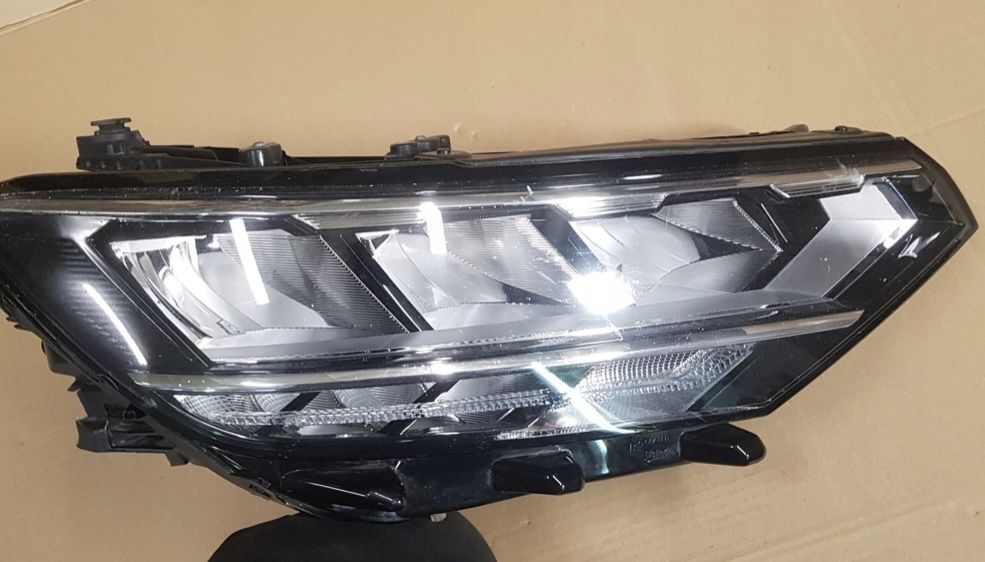 Фар Десен лед  far Led за Фолксваген Пасат Б8 фейс Vw Passat B8 facelift без забележки