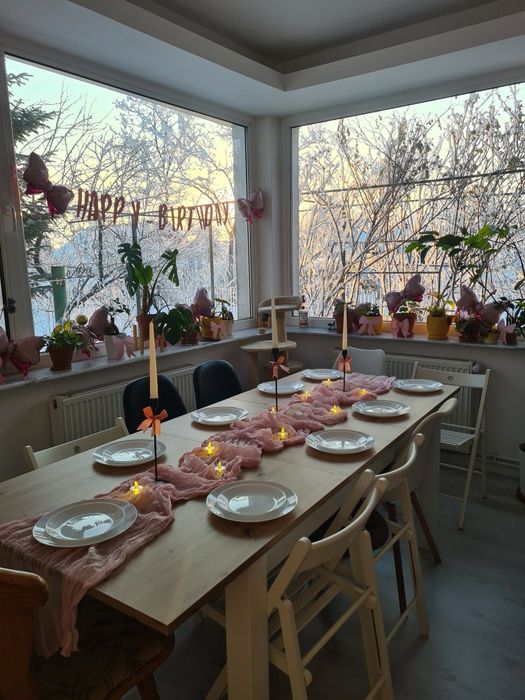 Masa extensibila 8 pers Mobexpert, 1200 lei neg.
