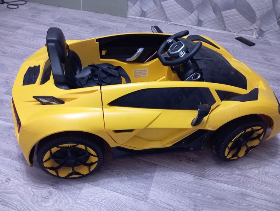 Продаю детскую машину