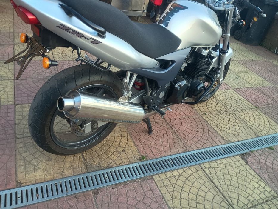 Kawasaki     ZR-7