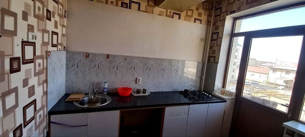 Sharq 1 tomonda 1 xonali uy sotiladi