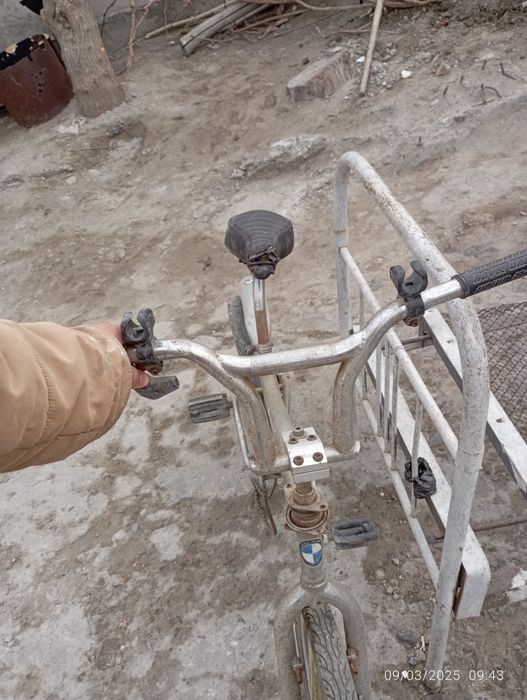 Sotiladi aparati buzuq 50 60 minli ishi bor baloni yaxshi singani yoq