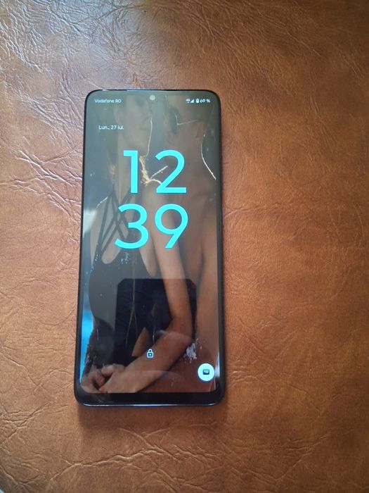Vând Moto g06 4GB ram