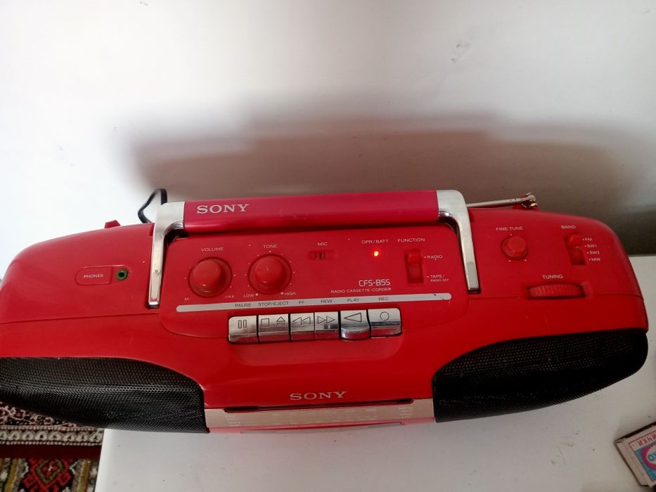 Магнитола SONY работают  FM есть