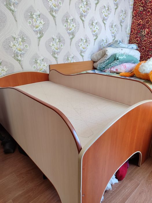 Продам детскую кровать срочно