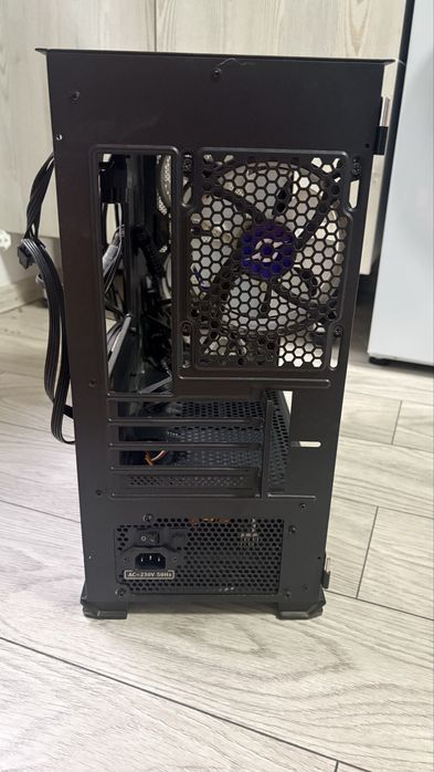 Vând carcasă Aqirys Wezen + sursă Aqirys Pulsar 750W 80 Plus Bronze + Gtx 1060 6gb