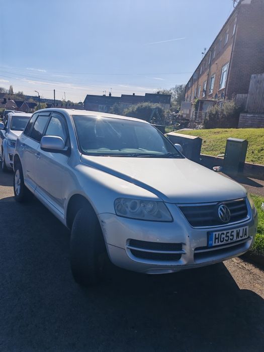 VOLKSWAGEN Touareg
