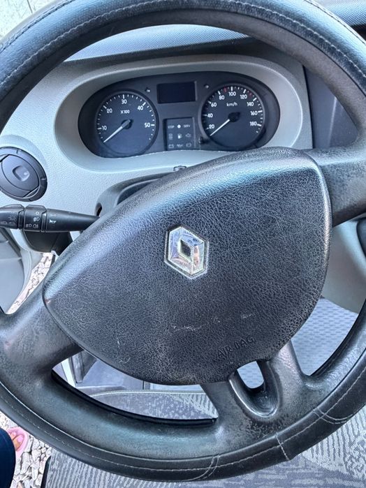 Товарен бус Renault