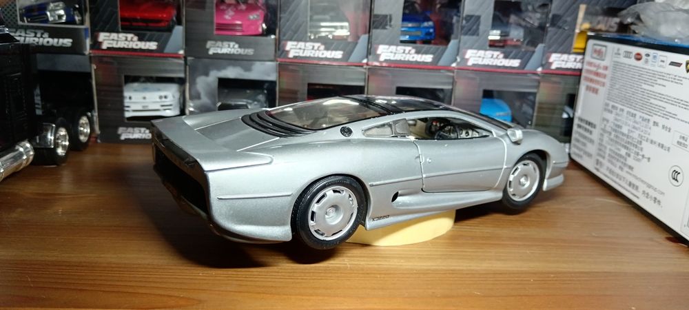Macheta Jaguar xj 220