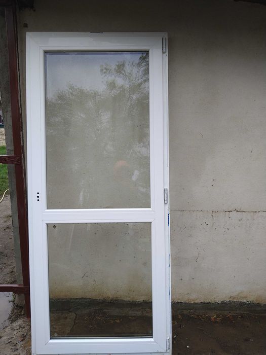 Ușă termopan albă cu două geamuri