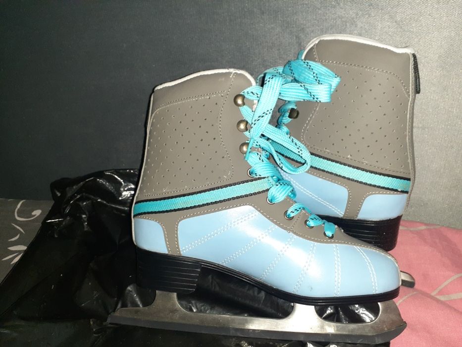 Срочно продам коньки