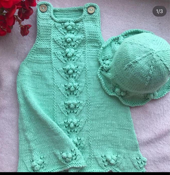 Летнее платье-сарафан вязаное . Размер 9-12 мес. Ручная работа.