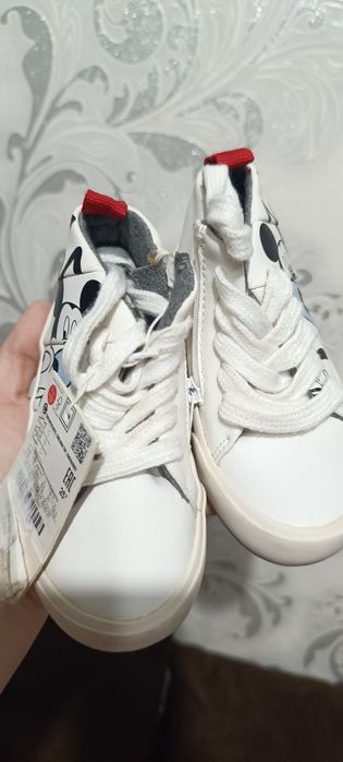 Продаются кроссовки детские