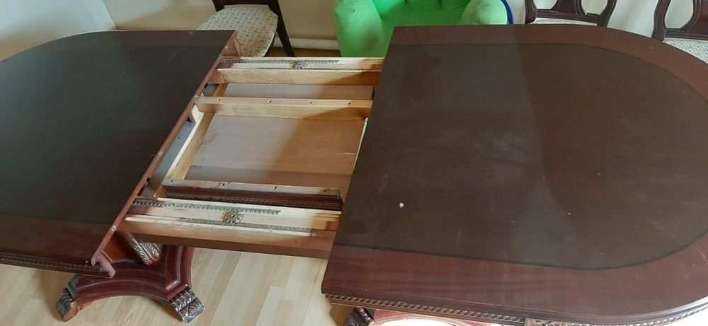 Стол для гостиной