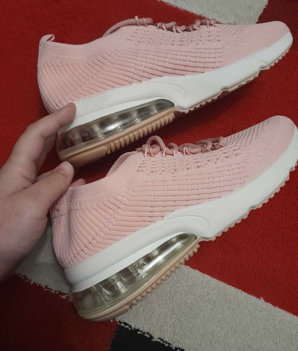 Vând adidași damă