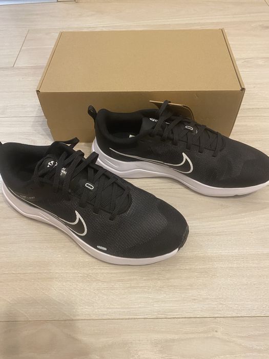 Adidasi Nike noi