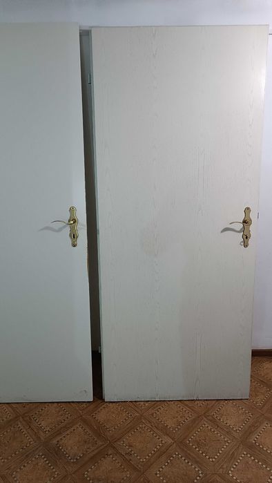 Двери межкомнатные б,у в отл состоянии