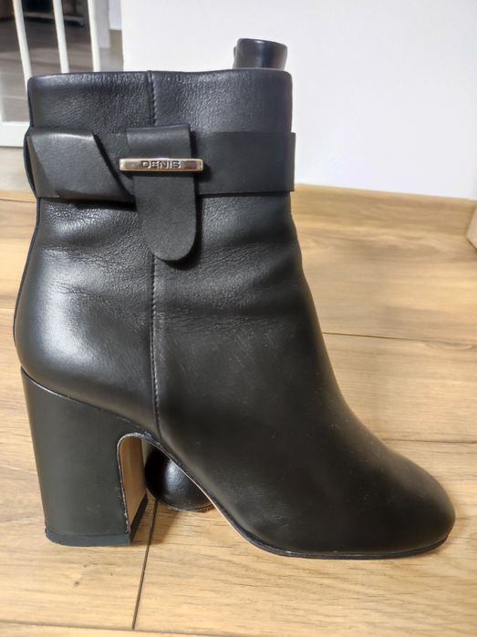 Vand cizme din piele naturala marime 36 la 130 lei