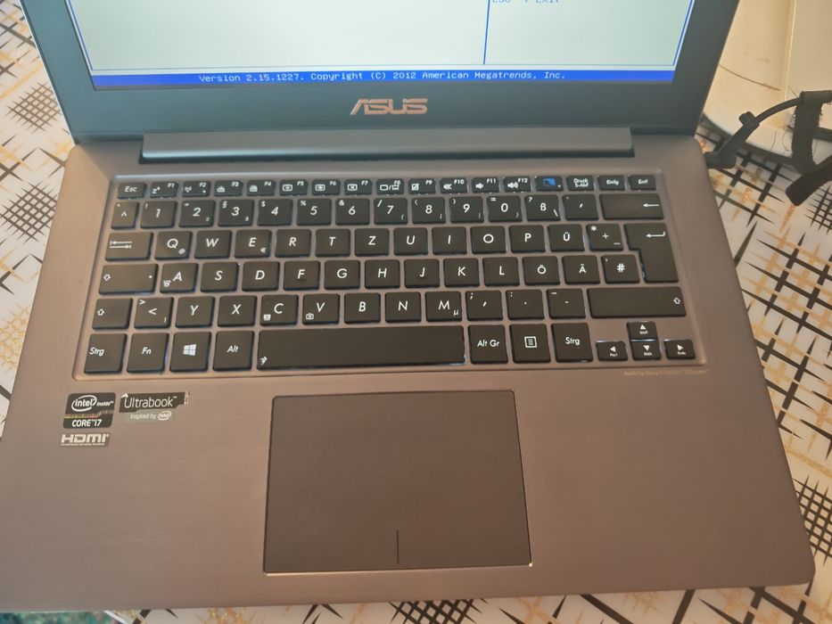 Laptop ASUS Taichi 31 i7, 4GB RAM, două ecrane, defect, fără SSD sau dezmembrez