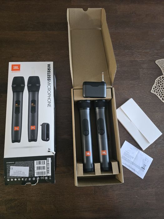 Безжични микрофони JBL Wireless за парти.