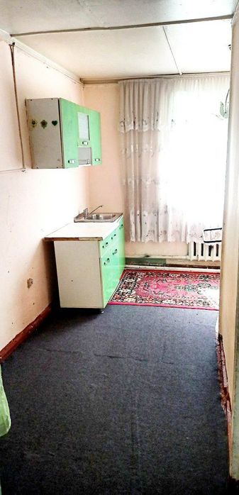 Sputnik 8   2  xonali  1  chi  etaj   srochni  sotamiz  36 000 $