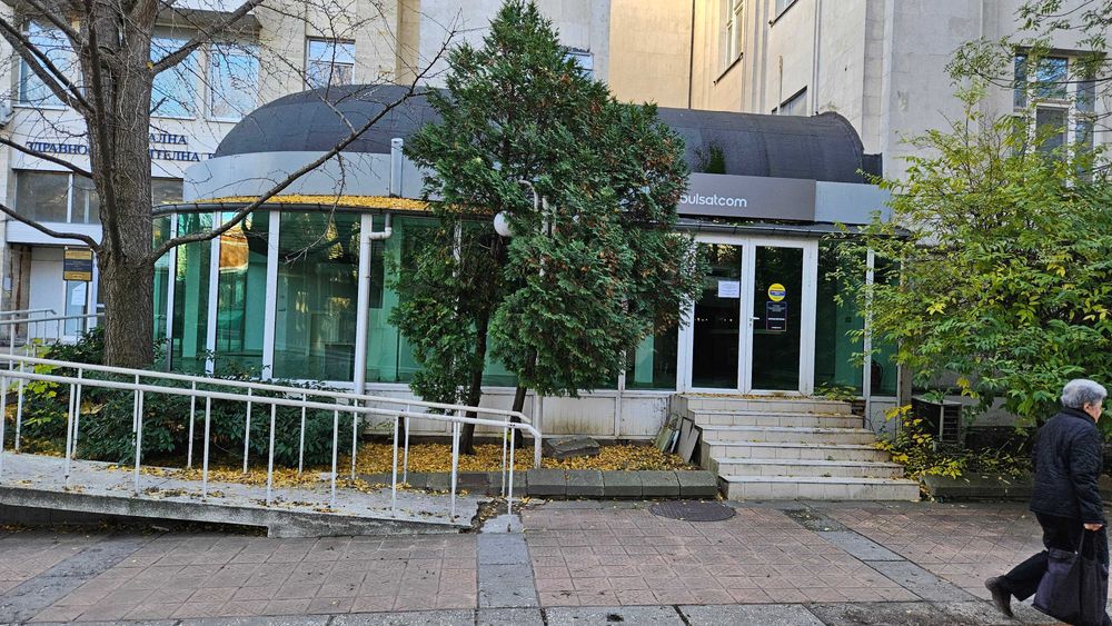 Дава се под наем Магазин в Добрич, Център - 91 кв.м за 765 € - Снимка #1