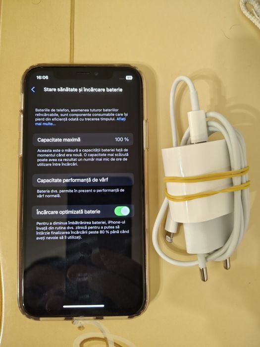 iPhone X cu bateria originală la 100 %