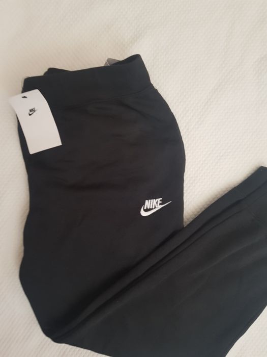 Оригинално ново долнище Nike