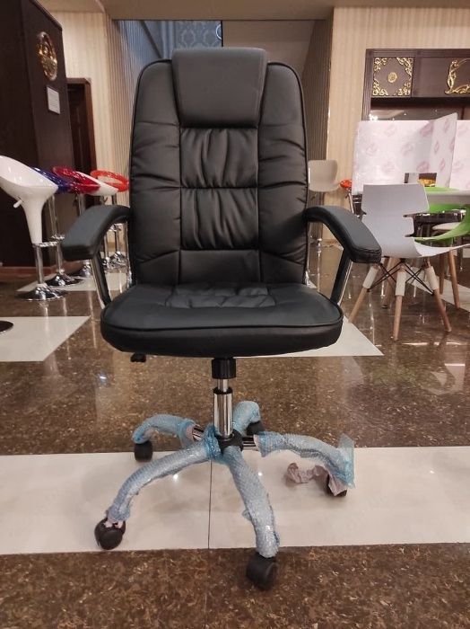 Офисное кресло LEO CORTO супер улучшенная модель по супер цене .