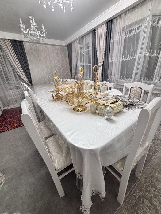 продам стол и стулья срочно