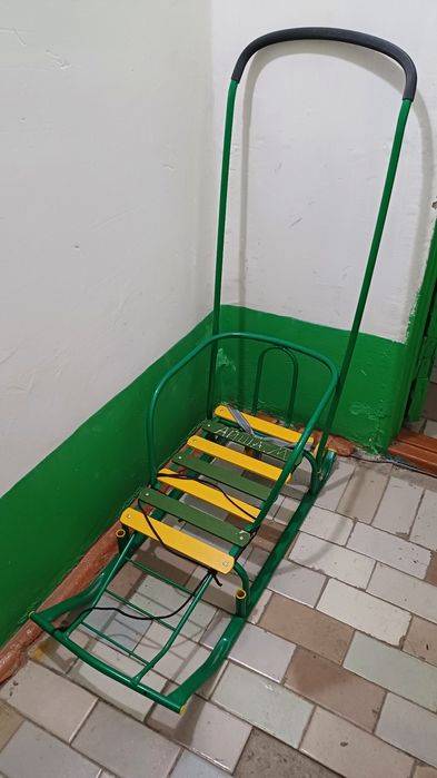 Продаю санки с колёсами сзади