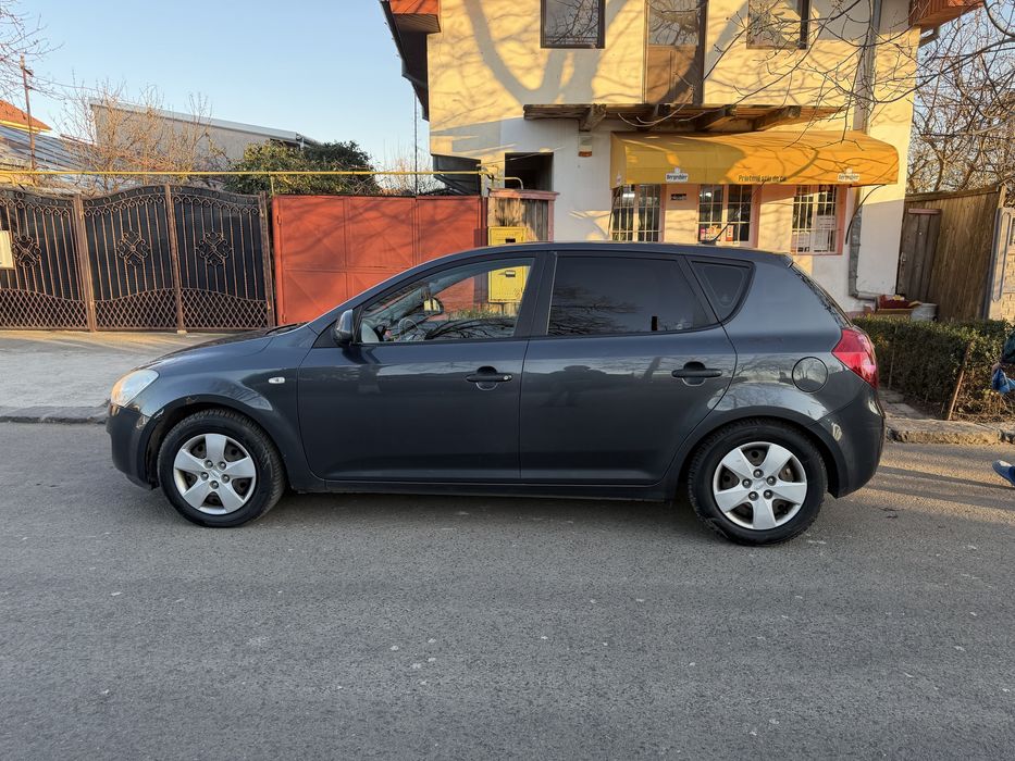 Kia Ceed 1.6 CRDI 2009 - distriubutie schimbata - anvelope noi revizie