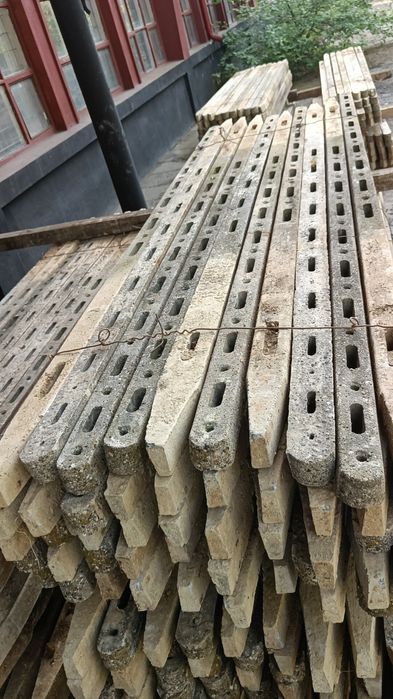 Stâlpi beton gard ,spalieri vie,zmeura