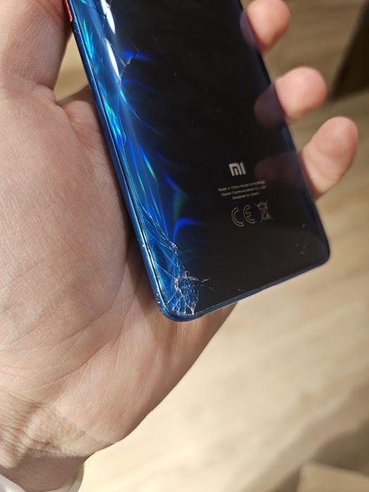 Xiaomi Mi 9T, 128 GB + кейс и 2 протектора за екран