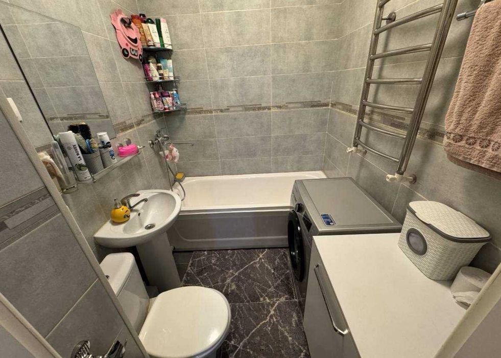 Яшнабод 2 хонали квартира сотилади 1-етаж