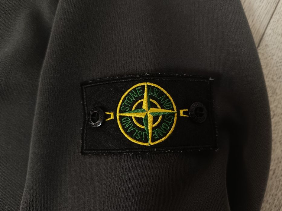 продам свитшот stone island