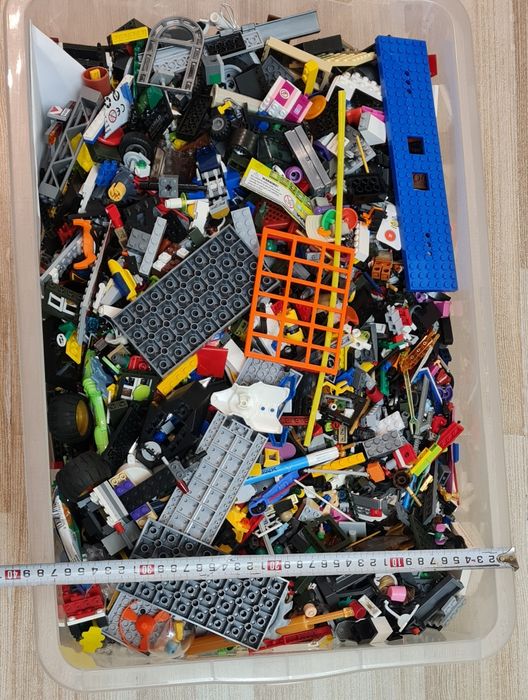 Piese Lego Originale ( valoare estimata la peste 8500 Lei)