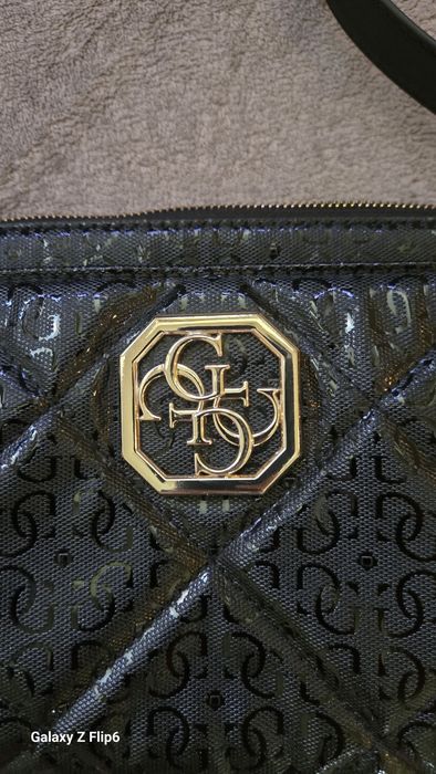 Черна чанта Guess