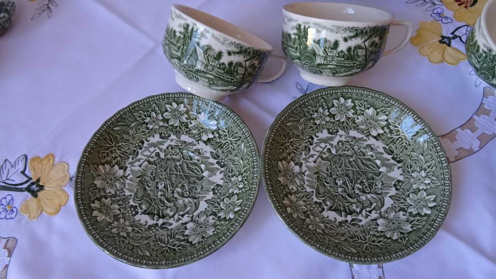 Чинии , чаши, чайник  Johnson Brothers.1930 - 1960-те години.