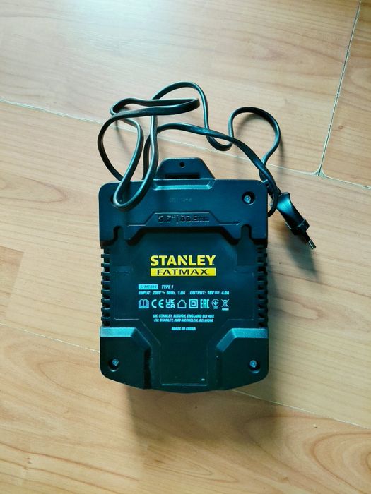 Încărcător rapid Stanley Fatmax V20 18V 4A (Model SFMCB14)