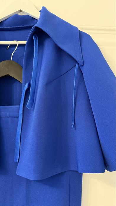 Продается костюм с юбкой