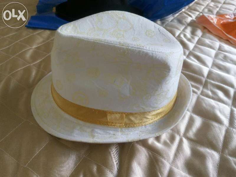 Шапка бяло и златно