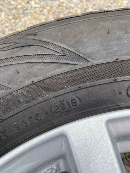 235/65/17 Нокиан Зимни