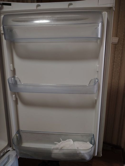 Холодильник Indesit