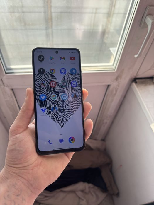 Продам телефон, пишите торг есть