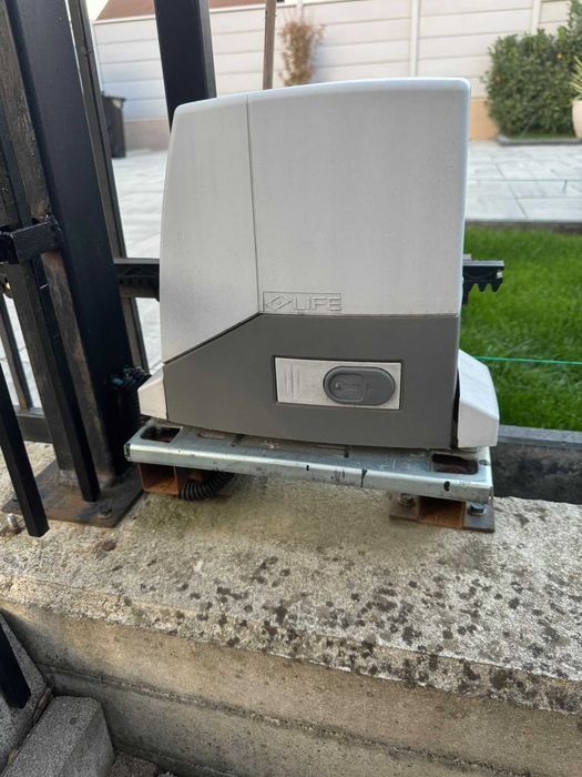 Vand poarta metal automatizata
