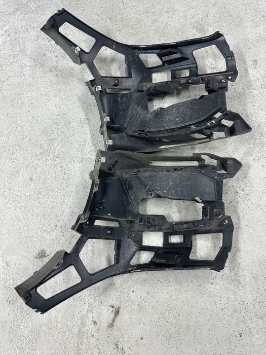 Suporti stânga dreapta  bară față bmw 1.f40.