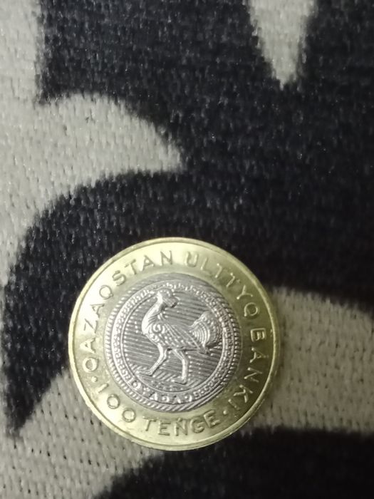 Продается монеты номиналом в 200 ,100