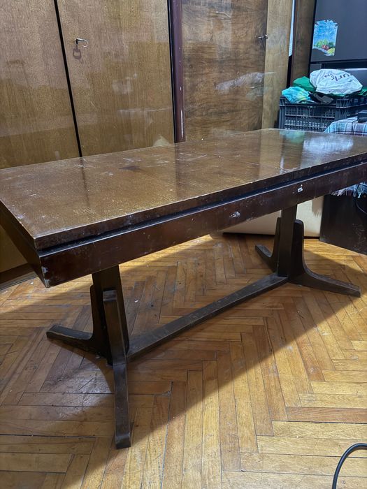 Дървена маса тип пачи крак